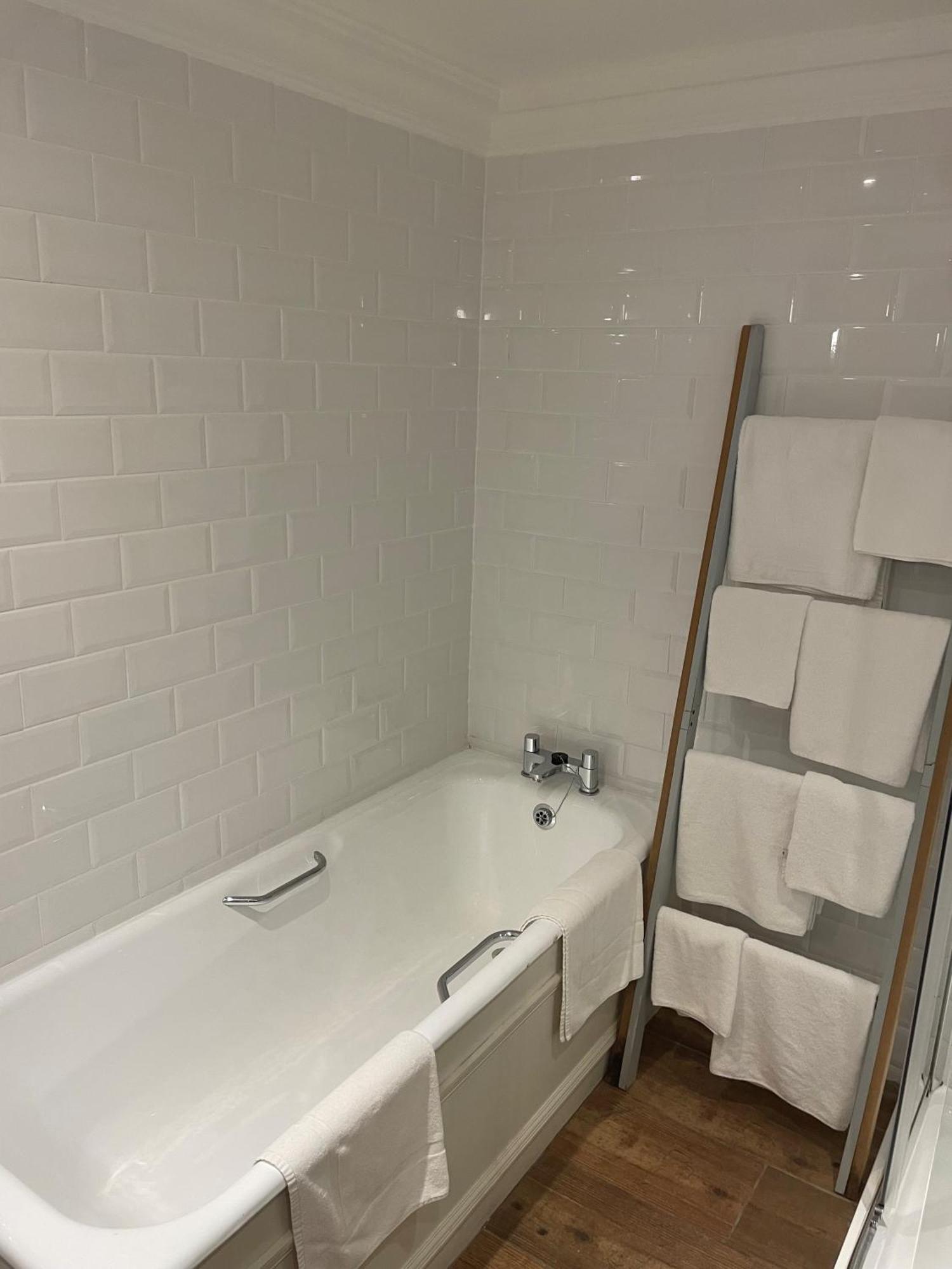 Towers Hotel グレンバイ エクステリア 写真