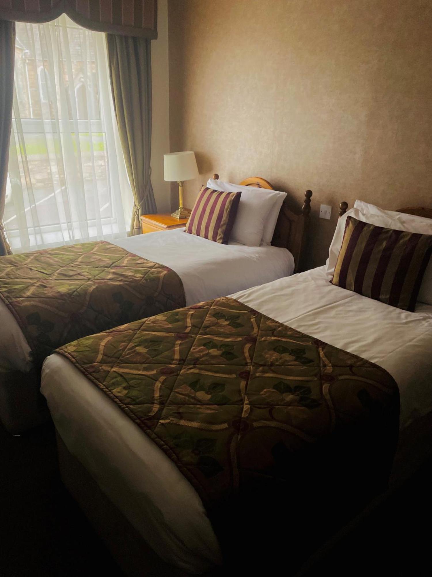 Towers Hotel グレンバイ エクステリア 写真