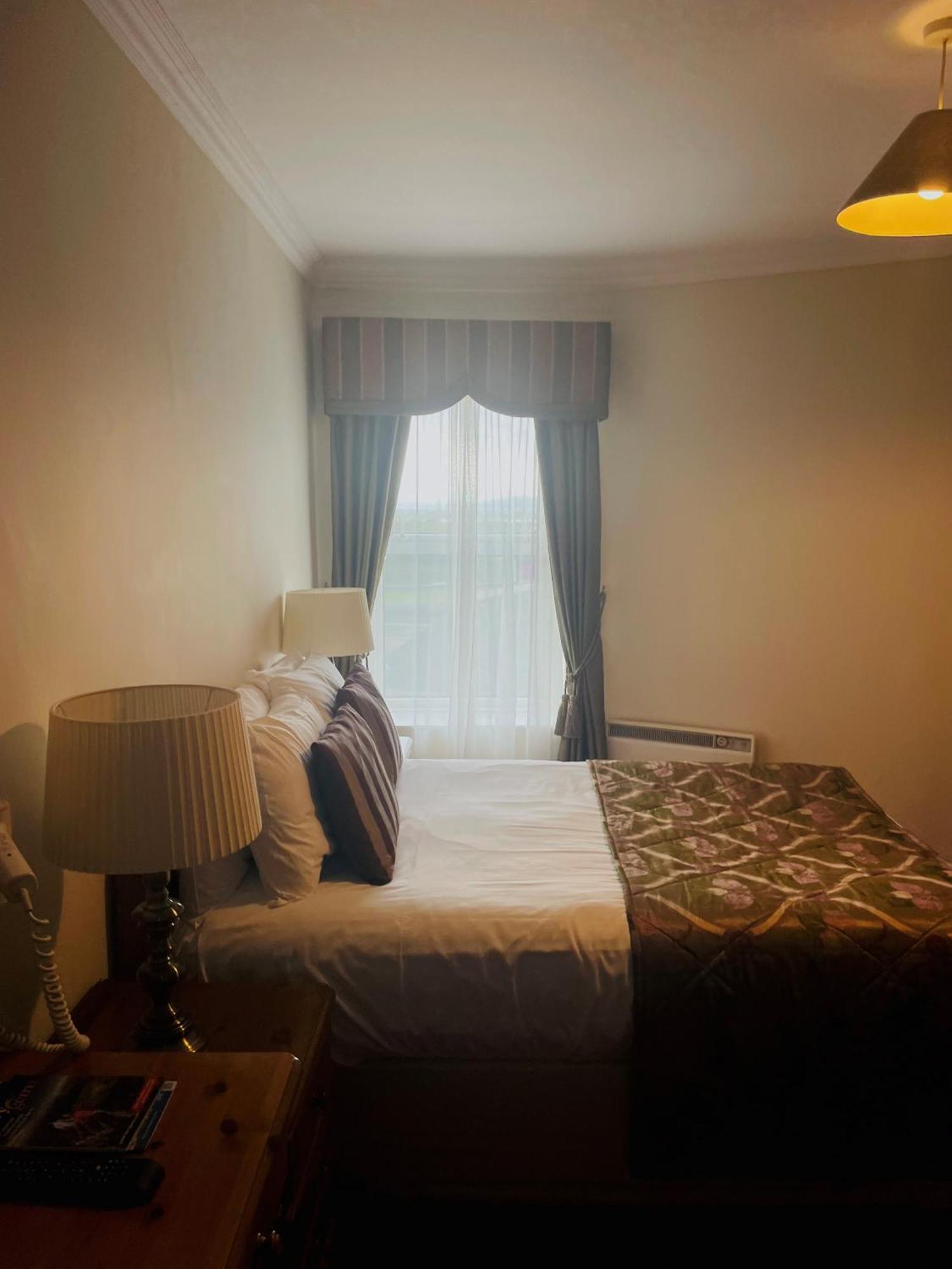 Towers Hotel グレンバイ エクステリア 写真
